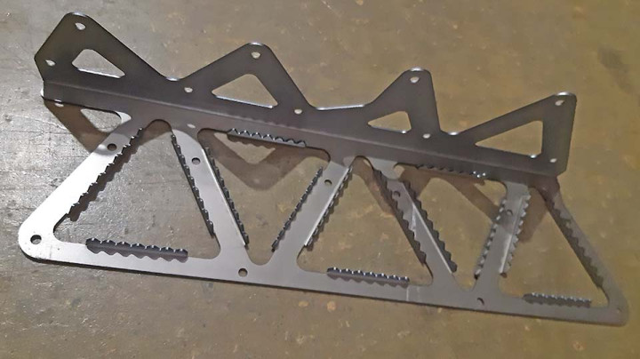 Накладка подножки левая снегоход Stels Viking JU097895