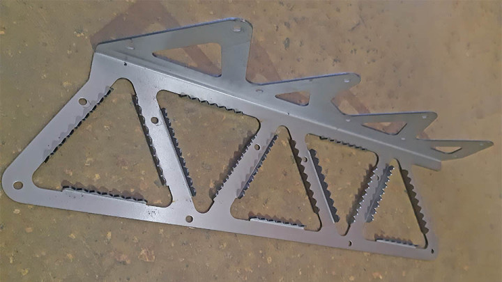 Накладка подножки правая снегоход Stels JU098724