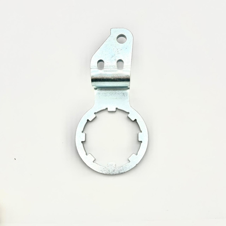 Рычаг ограничитель правый снегоход Stels 2.0 3.0 JU106957