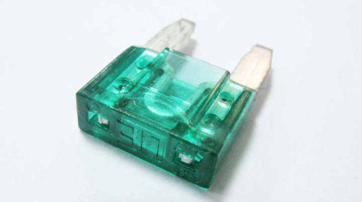 Предохранитель флажковый 30А LU020486