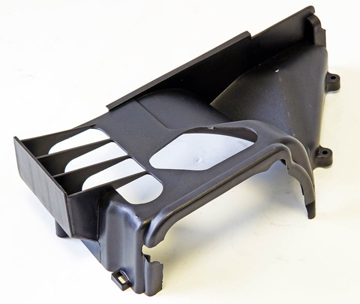 Кожух системы охлаждения двигателя А (нижняя часть), пластик снегоход Stels Капитан LU092431