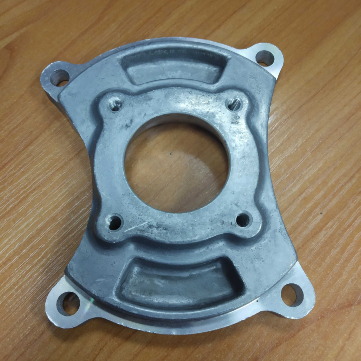 Фланец с обоймой подшипника выходного вала коробки передач стелс 500 Panda 24712-5020 LU028099 Фланец с обоймой подшипника выходного вала коробки передач стелс 500 Panda 24712-5020 LU028099