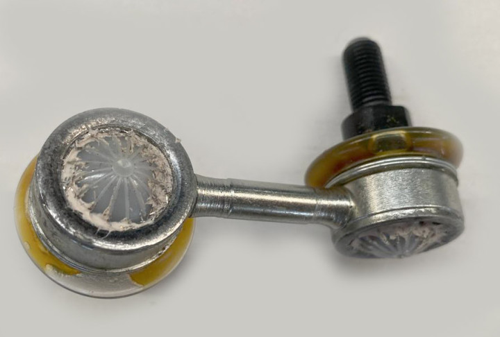 Стойка стабилизатора поперечной устойчивости правая Stels Guepard TSTE2-2906058-01 LU101467 Стойка стабилизатора поперечной устойчивости правая Stels Guepard TSTE2-2906058-01 LU101467