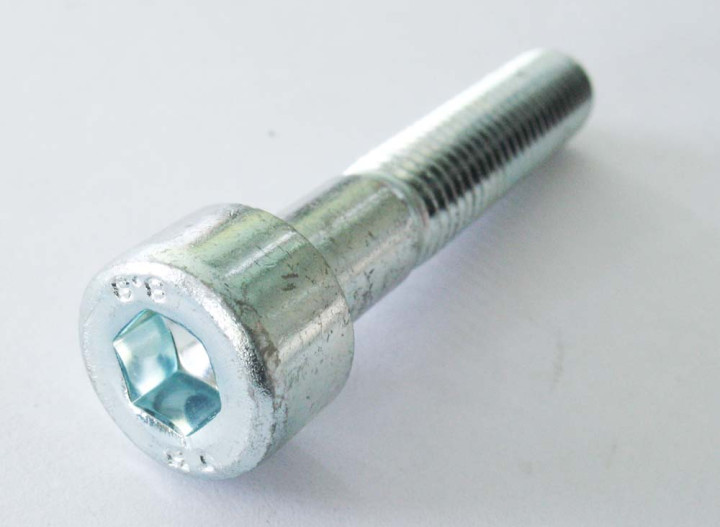 Винт M8x45 DIN 912-88P JU056060 Винт M8x45 DIN 912-88P JU056060