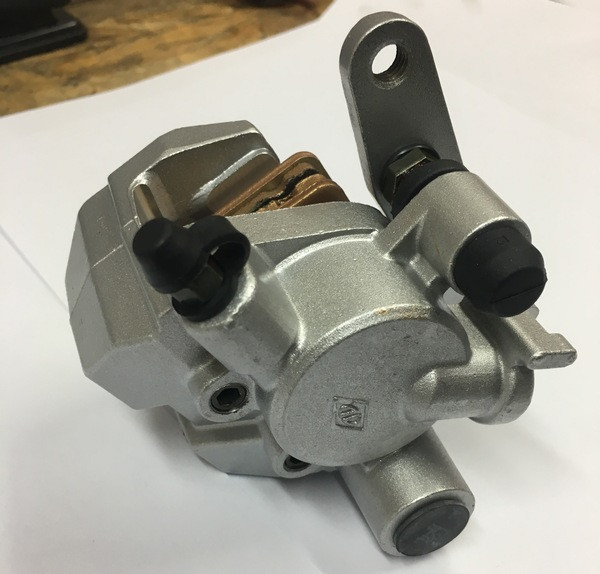 Суппорт дискового тормоза переднего правого P107000441200000 P206101441200000 Суппорт дискового тормоза переднего правого P107000441200000 P206101441200000