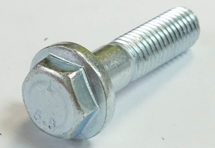 Болт M10x40 DIN 6921-88P JU095467