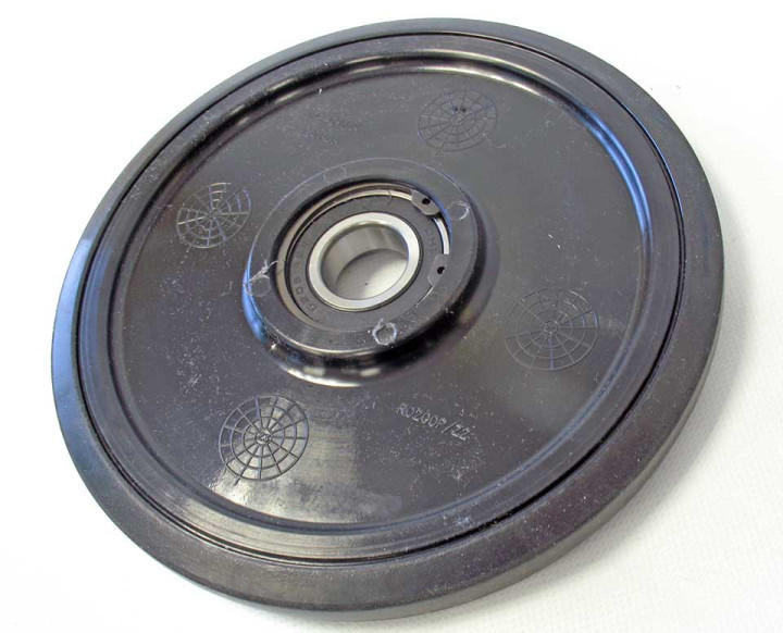 Ролик обрезиненный D200мм снегоход Stels Vityaz Ataman, c подшипником 6205 NSK и стопорным кольцом  LU090173