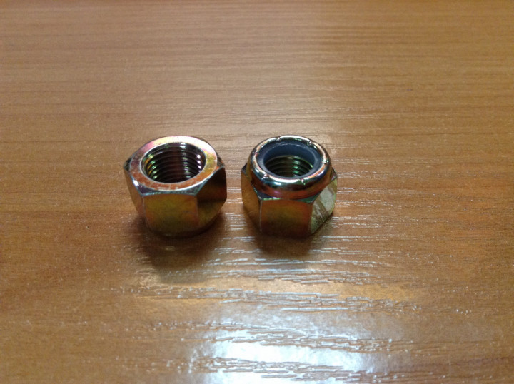 Гайка Polaris NUT Nylok 10 7542451