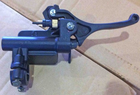 Рычаг тормоза с главным тормозным цилиндром левый снегоход Stels Stavr Ataman Мороз Витязь Ermak 600 LU085583 Рычаг тормоза с главным тормозным цилиндром левый снегоход Stels Stavr Ataman Мороз Витязь Ermak 600 LU085583